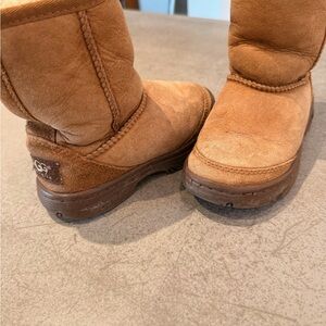 UGG Chestnut Short Suede Shearling Boots | Toddler Size 10